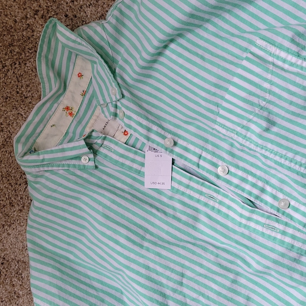 Cropped Button Up - Picture 2 of 3